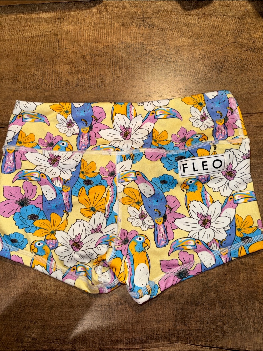 FLEO Toucan Tropical Floral Booty Shorts XS Colorful Bird Print Lined